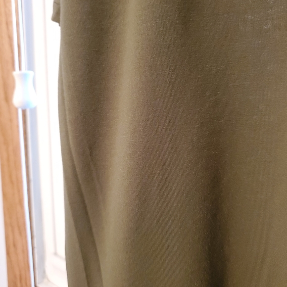 NWT Lularoe Irma - Picture 2 of 4